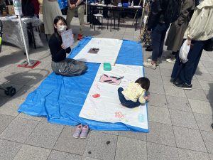 お絵かきすると綿飴がもらえます