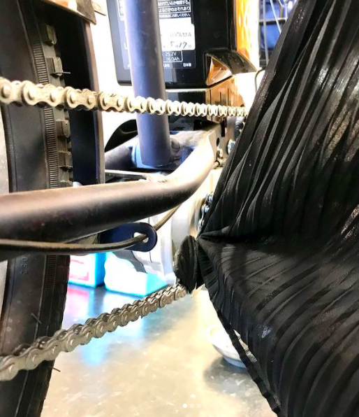 スカートがチェーンに絡まった場合